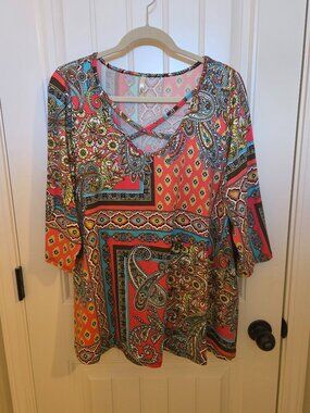 Voll Women's Multicolor Paisley V-Neck Tunic - L